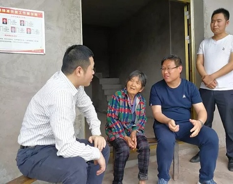 王建华调研指导派驻忠县野鹤镇白寺村"第一书记"脱贫攻坚工作